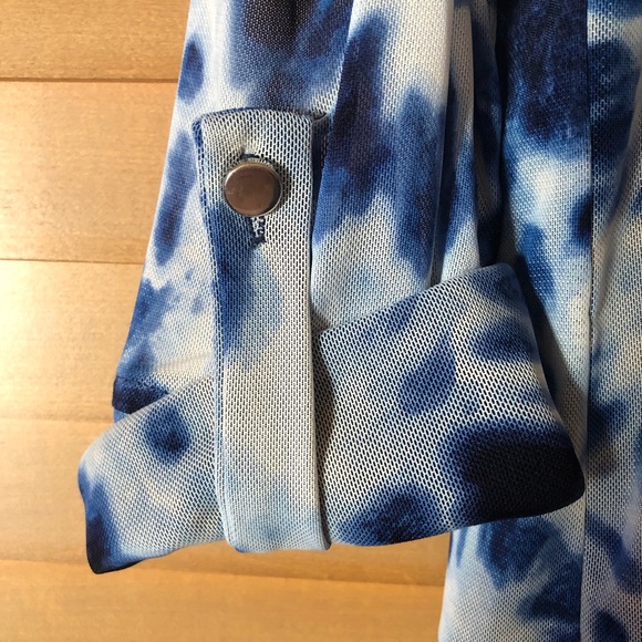 AVA & GRACE LIKE NEW TOP/LINED INSIDE,SILVER BUTTONS CLOSURE/ 3/4 ROLL SLEEVES - Picture 5 of 8